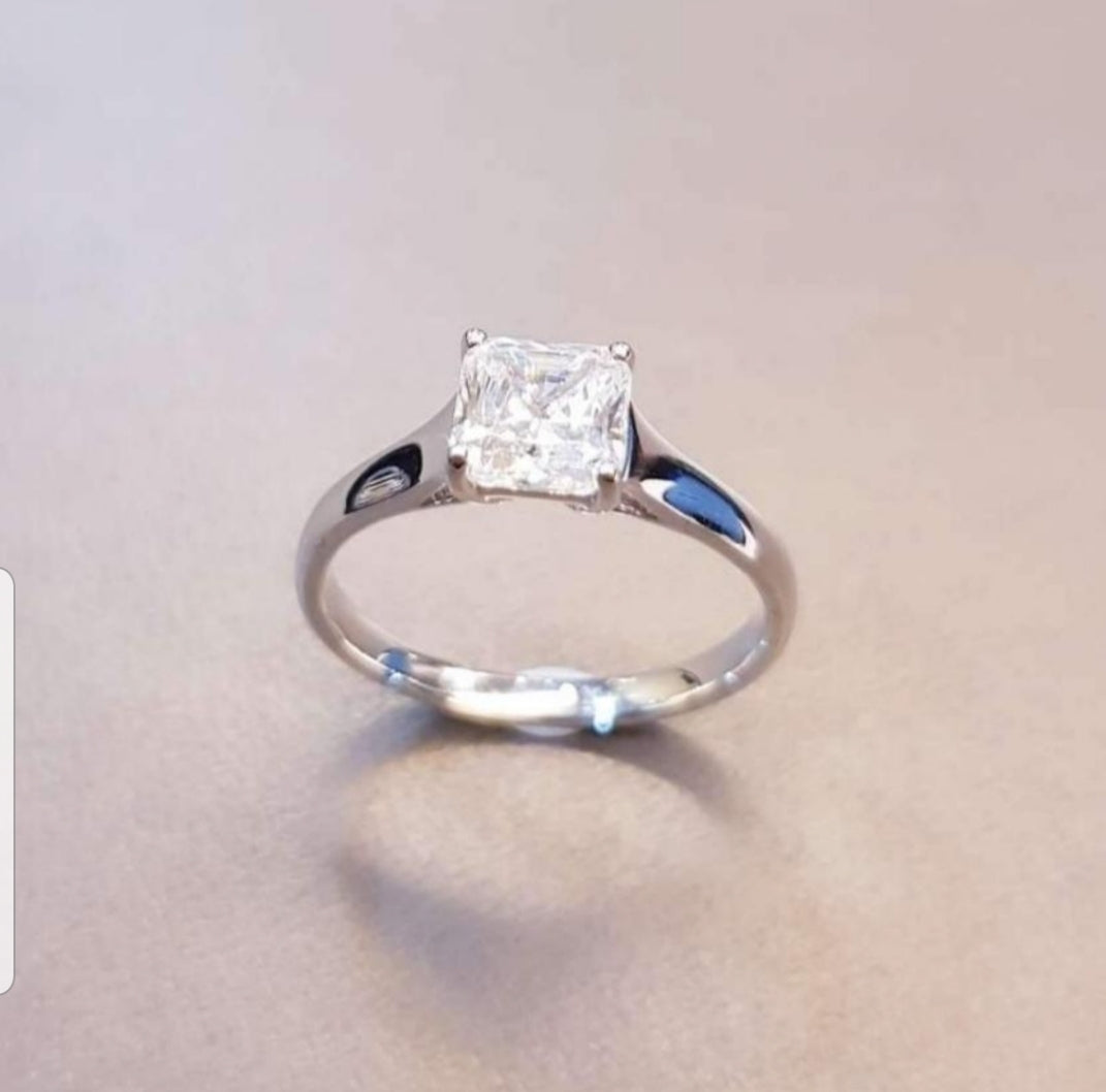 White gold Princess Cut Engagement Ring