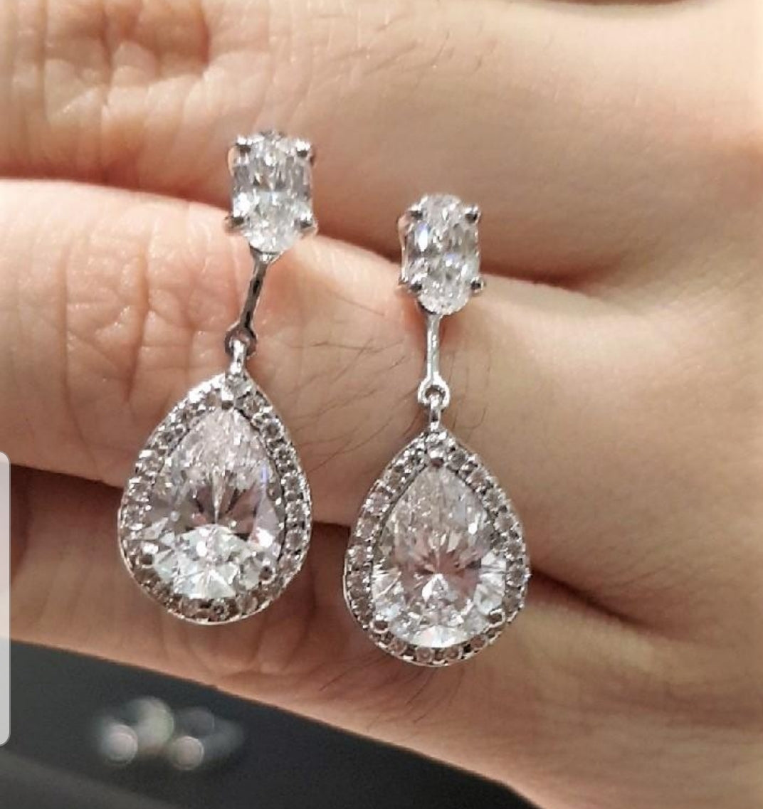 Dazzle Dangling Simulated Diamond Earrings