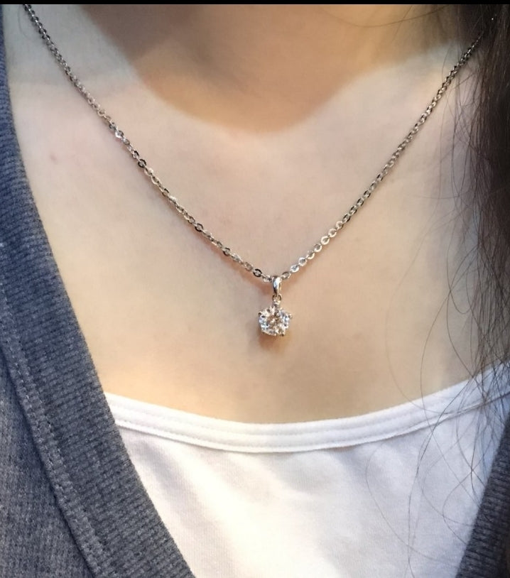 1.00 carats Solitaire Centauri Star Necklace