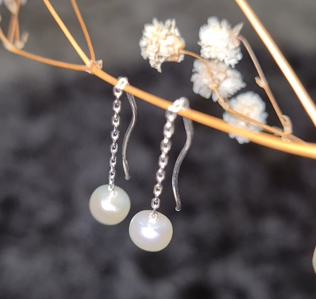 Dainty Pearl Dangling Earrings