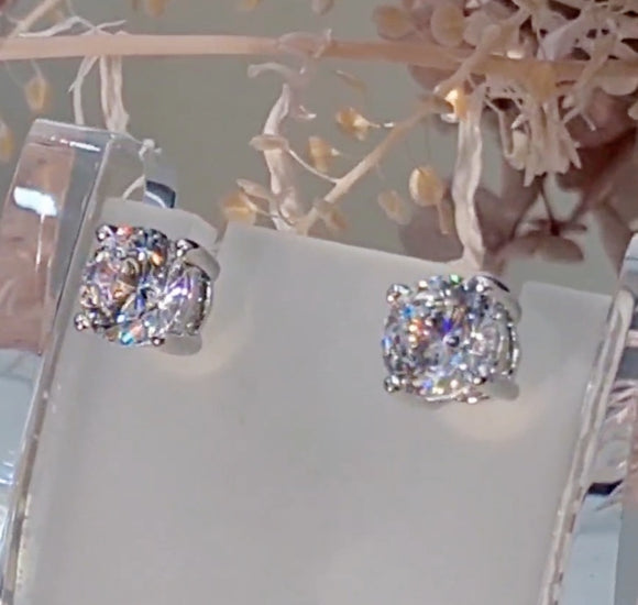 1.25 cts Sparkling Solitaire Earring
