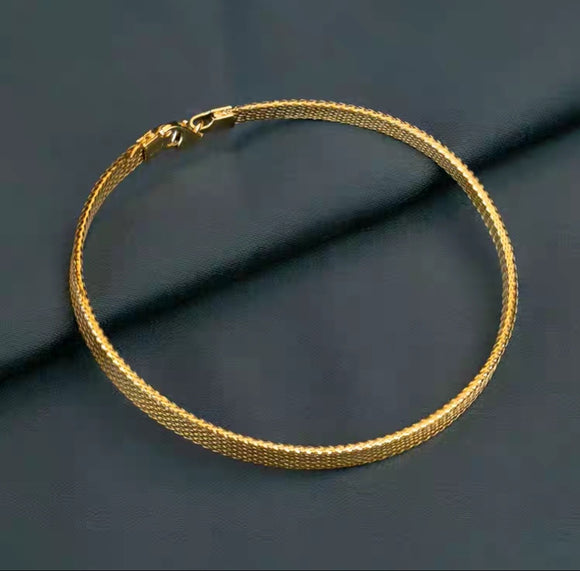Soft light yellow gold Bangle