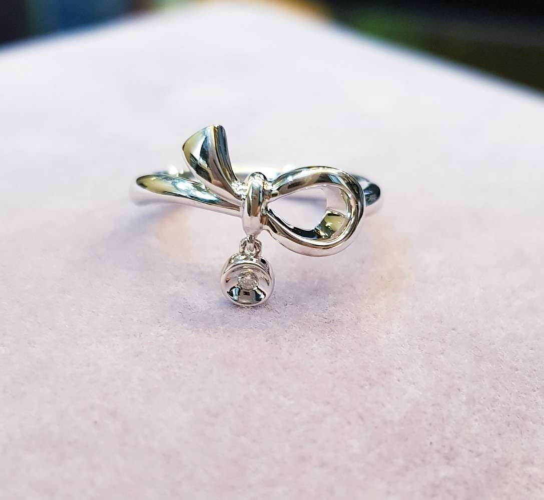 Bow Diamond Ring