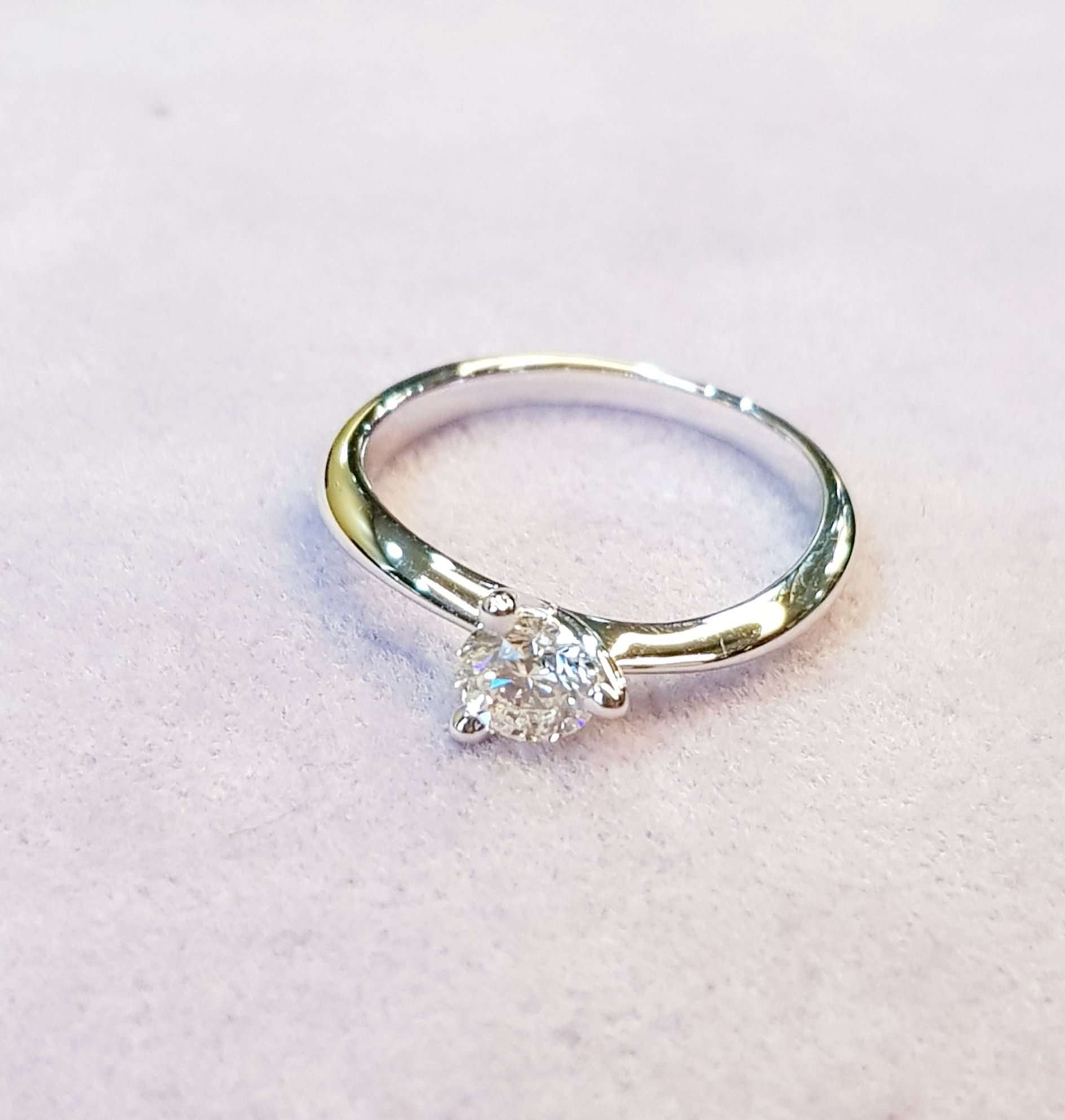 Elegant Diamond Engagement Ring