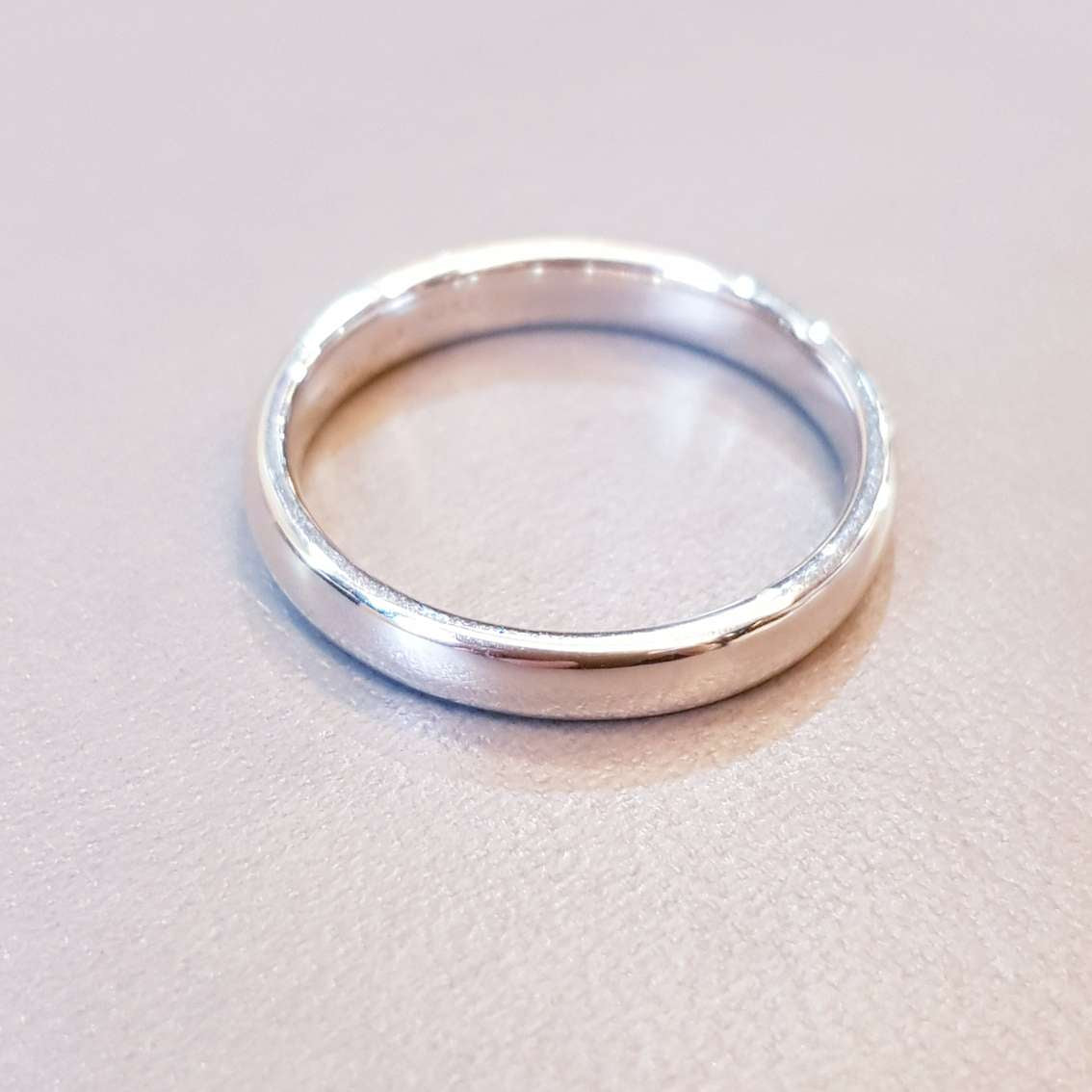 Plain Design 4mm Glossy Wedding Band